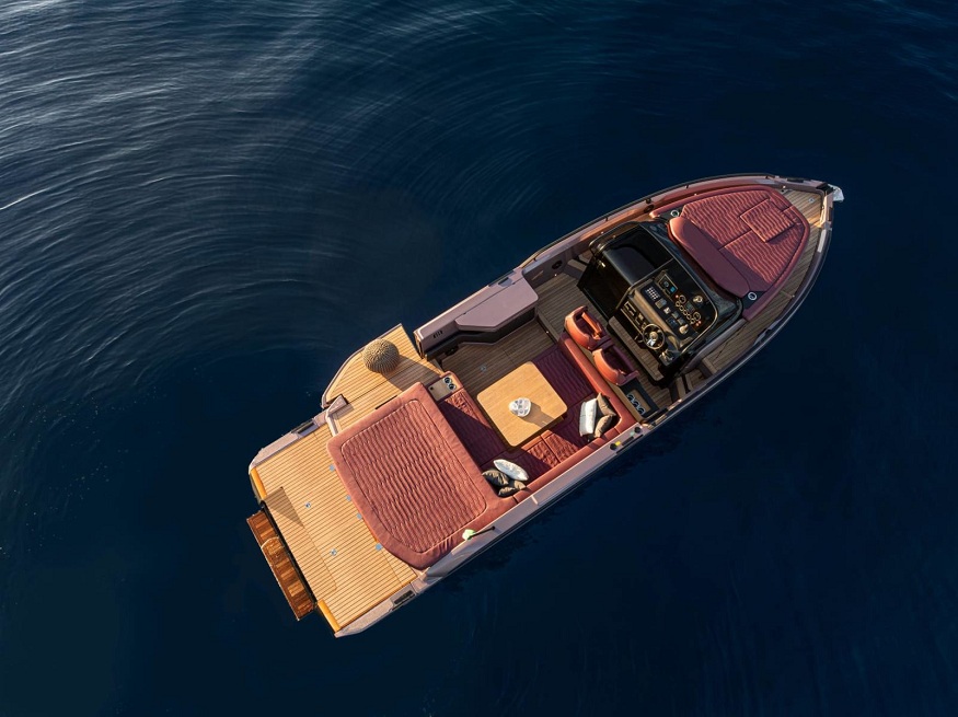 The Cranchi A32 Tender: Redefining Compact Day Cruising with Superyacht Amenities